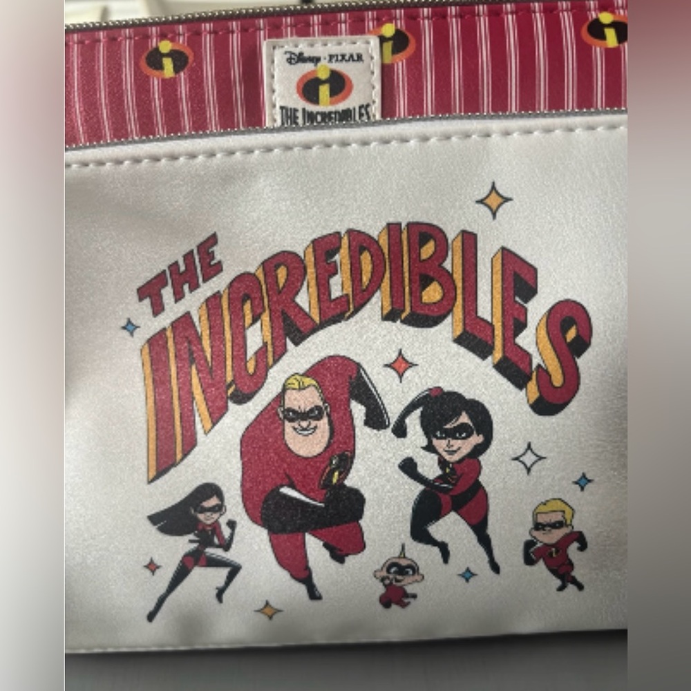 Disney PIXAR The Incredibles Travel Bag - Picture 4 of 8